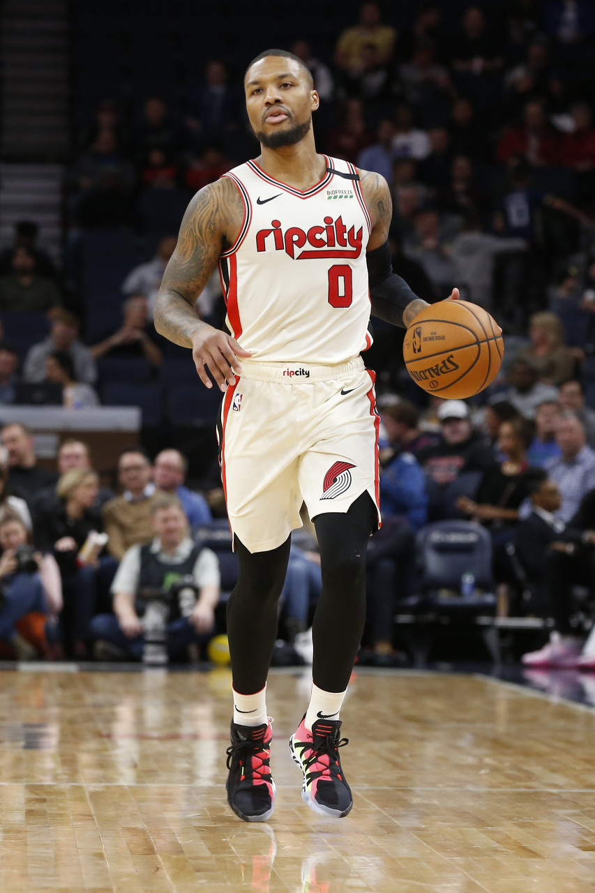 都充满了悬 都充满了悬