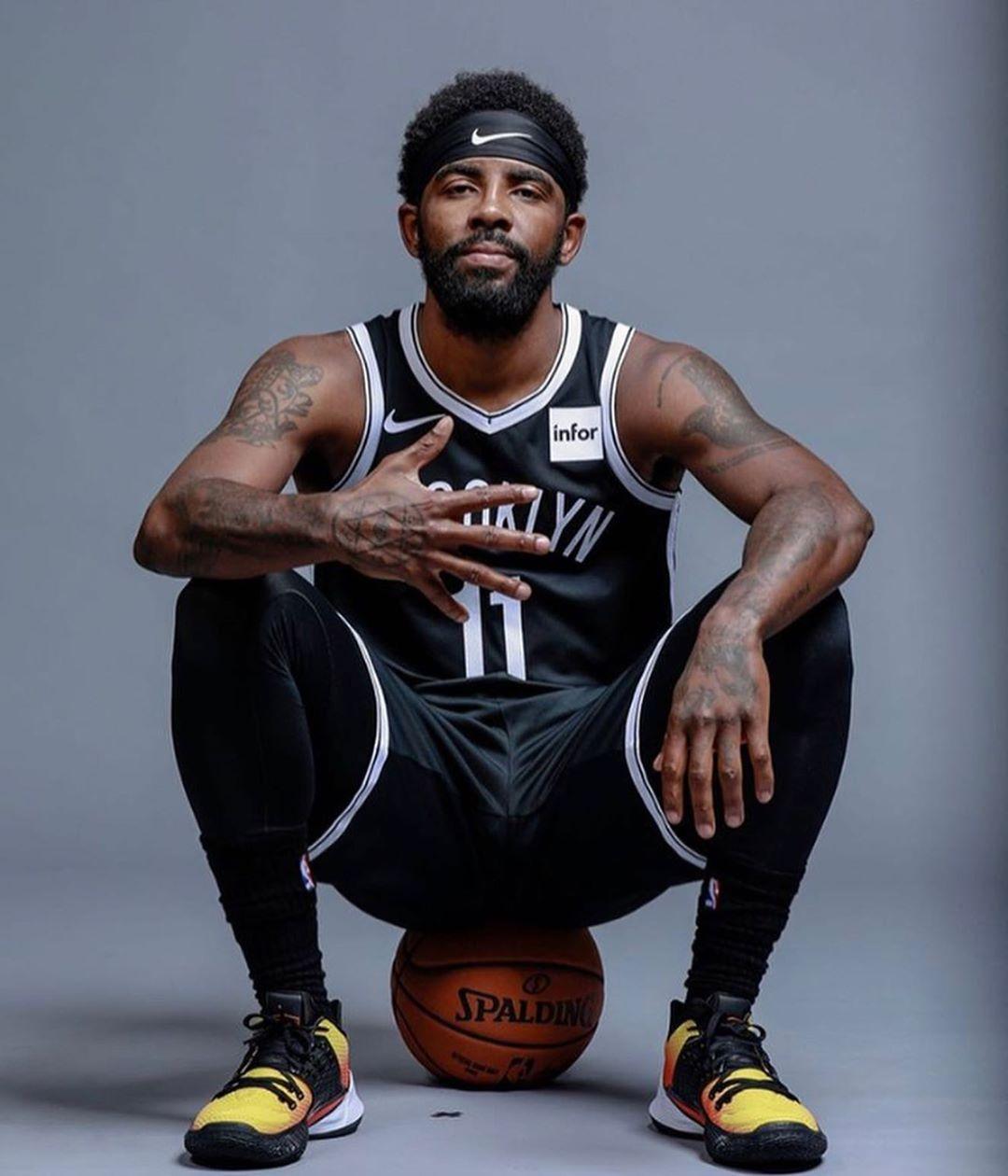 更展现出他 更展现出他