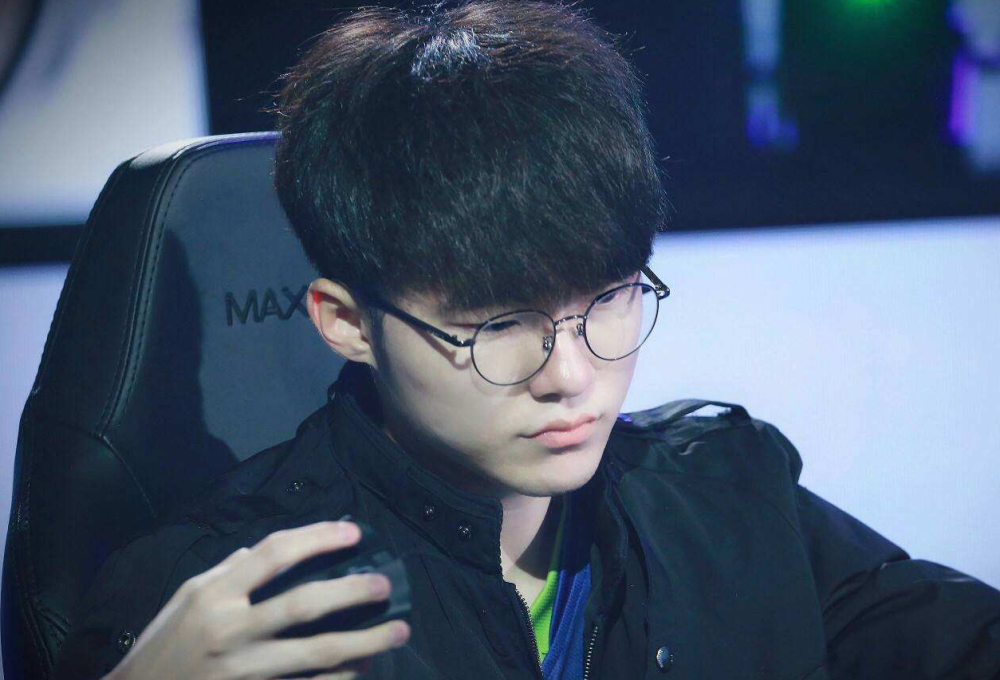 而是利用他 而是利用他