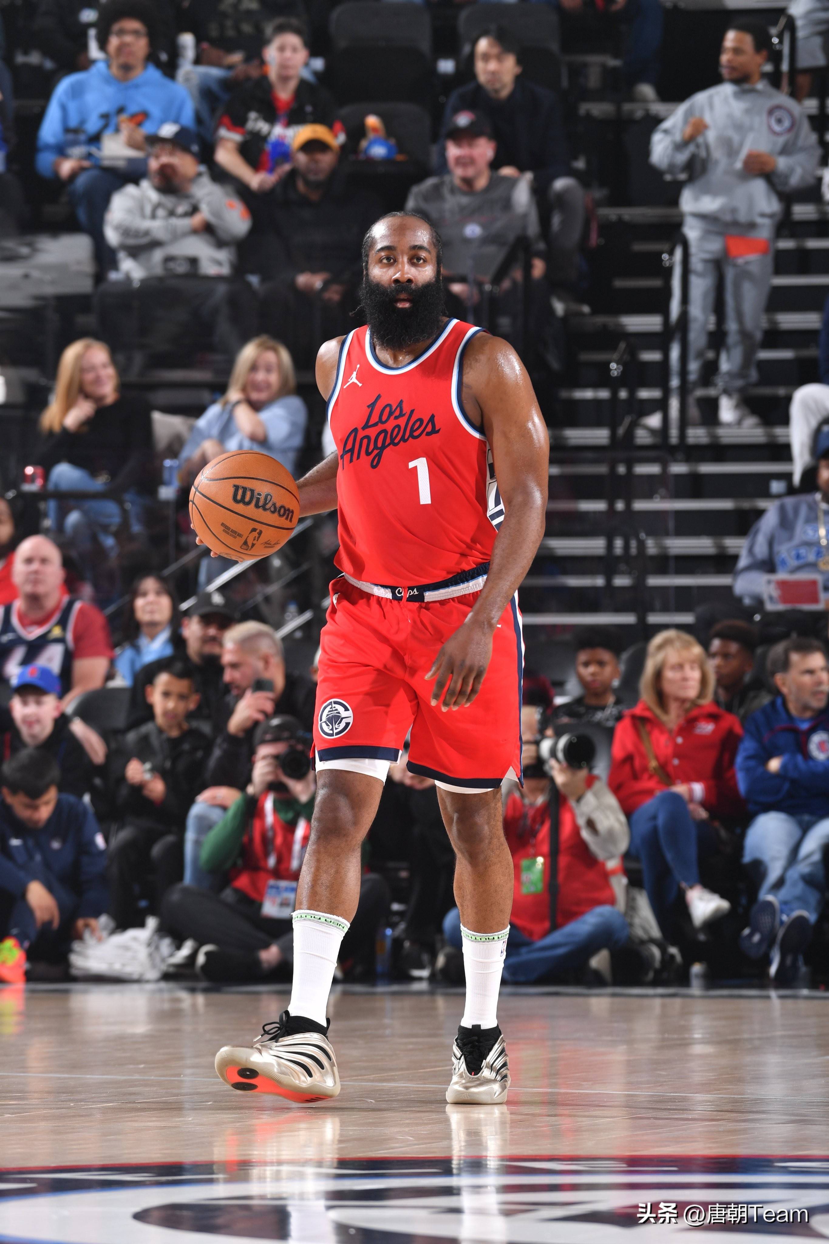 闻发布会上 闻发布会上